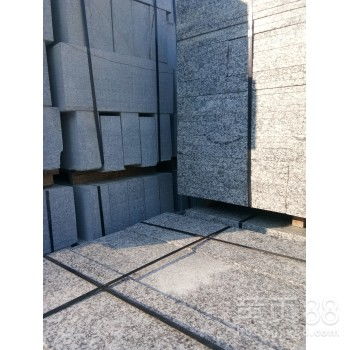 【衡陽(yáng)花崗巖芝麻白石材價(jià)格礦山直銷(xiāo)荒料衡陽(yáng)市政路政工程用石加工】-