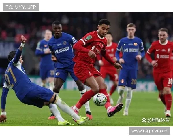 阿贾克斯欧战表现持续低迷，竞争力下滑引发赛季前景担忧