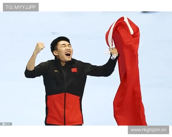 高亭宇训练完直接去吃自助，教练在后面追着喊别拿那么多三文鱼