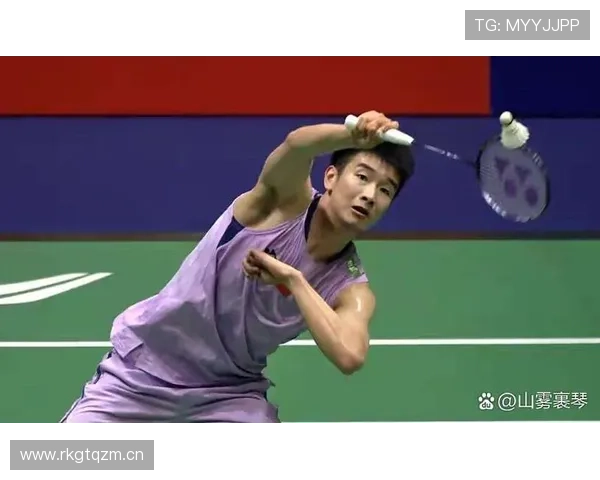 李诗沣机场照像个富二代，手里那包比我房租还...